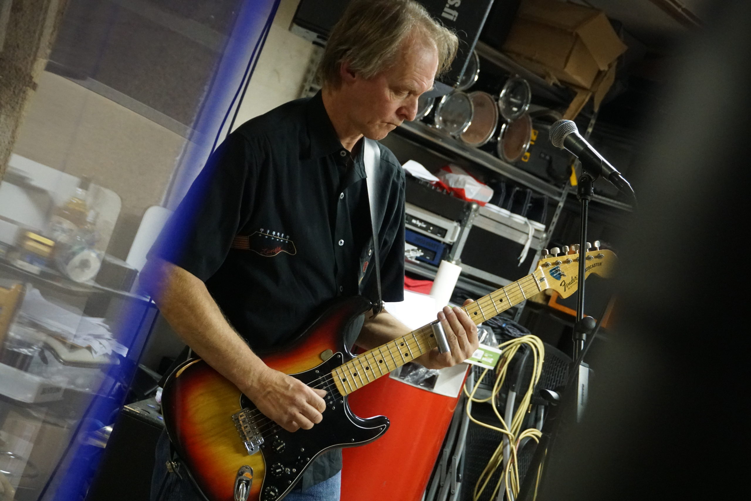 Salmiacs guitarist playing a Fender Stratocaster